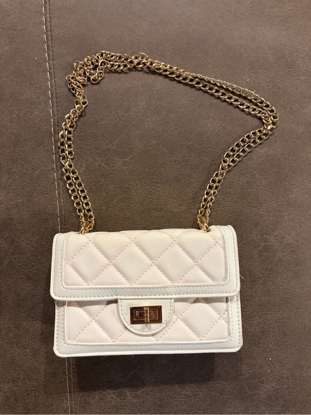 NWOT Quilted White Chain Shoulder Bag with Gold Hardware